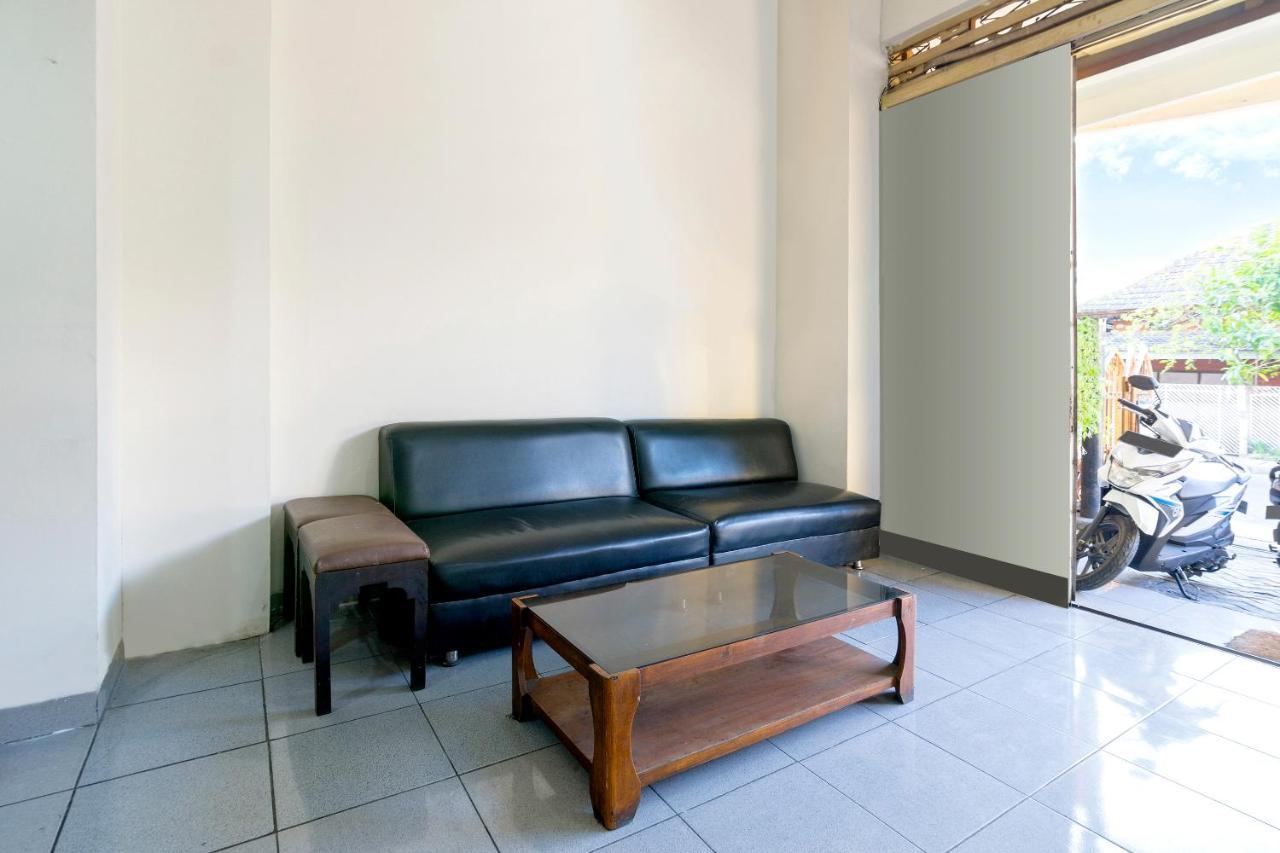 Reddoorz Near Tugu Yogyakarta Hotell Exteriör bild