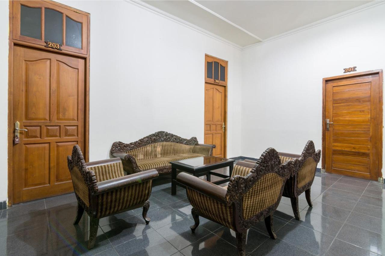 Reddoorz Near Tugu Yogyakarta Hotell Exteriör bild