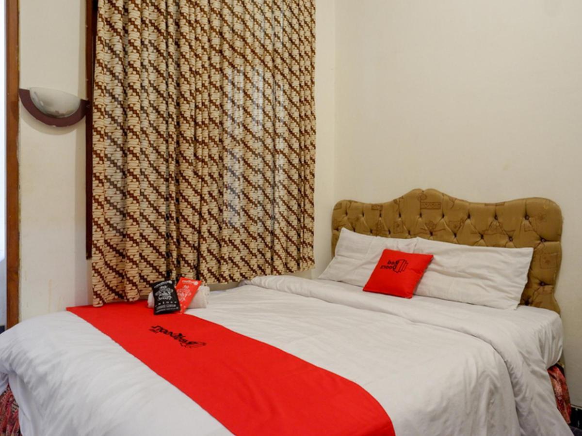 Reddoorz Near Tugu Yogyakarta Hotell Exteriör bild