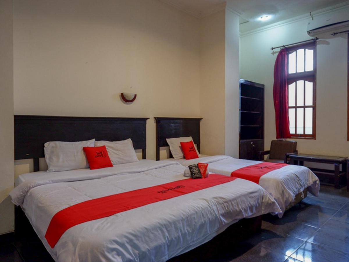 Reddoorz Near Tugu Yogyakarta Hotell Exteriör bild
