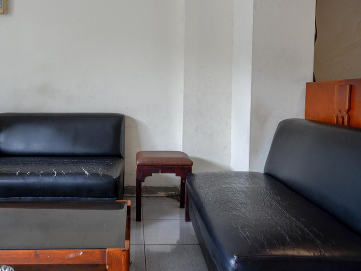 Reddoorz Near Tugu Yogyakarta Hotell Exteriör bild
