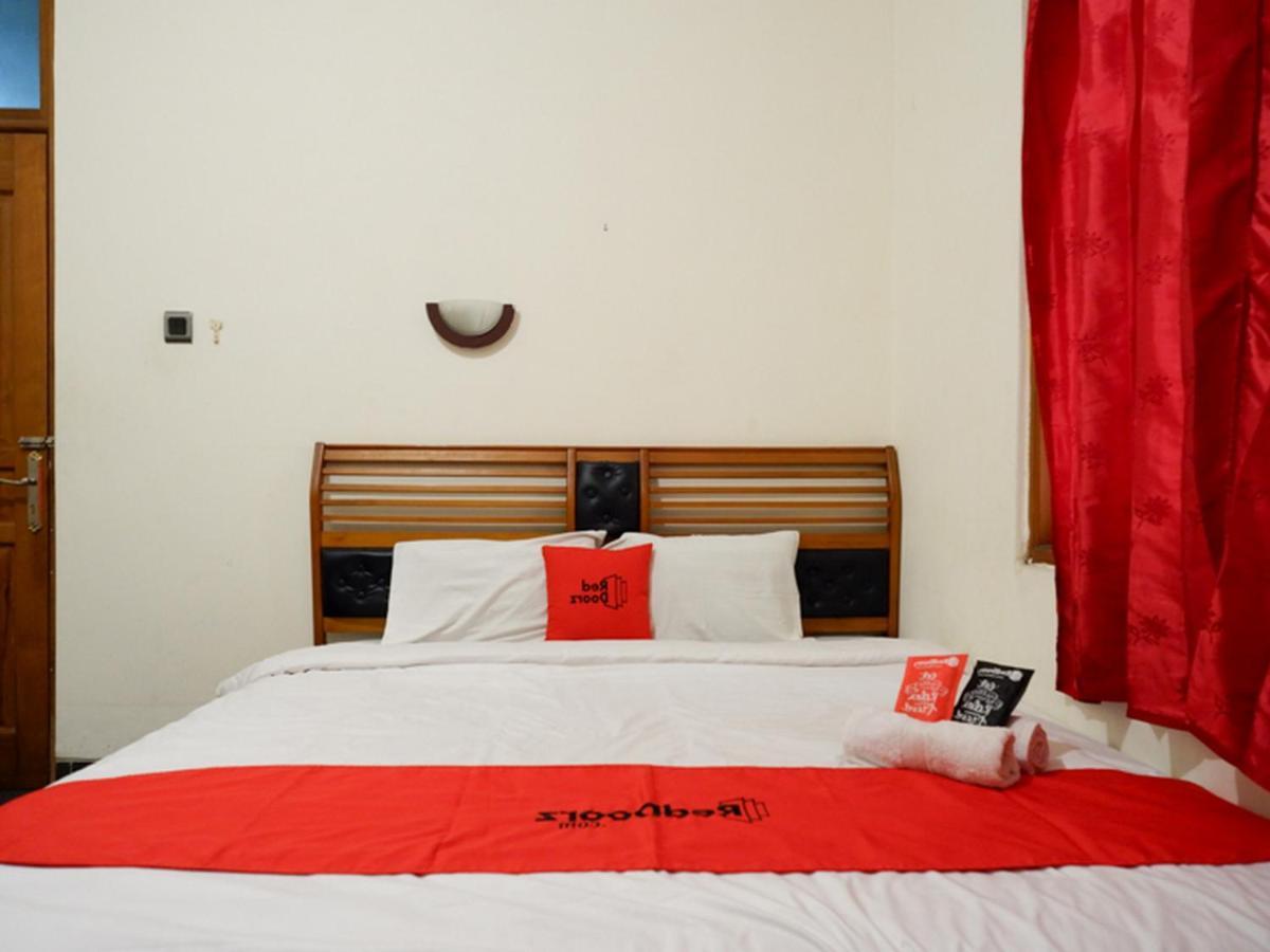 Reddoorz Near Tugu Yogyakarta Hotell Exteriör bild