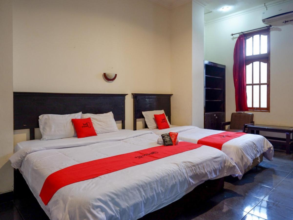Reddoorz Near Tugu Yogyakarta Hotell Exteriör bild