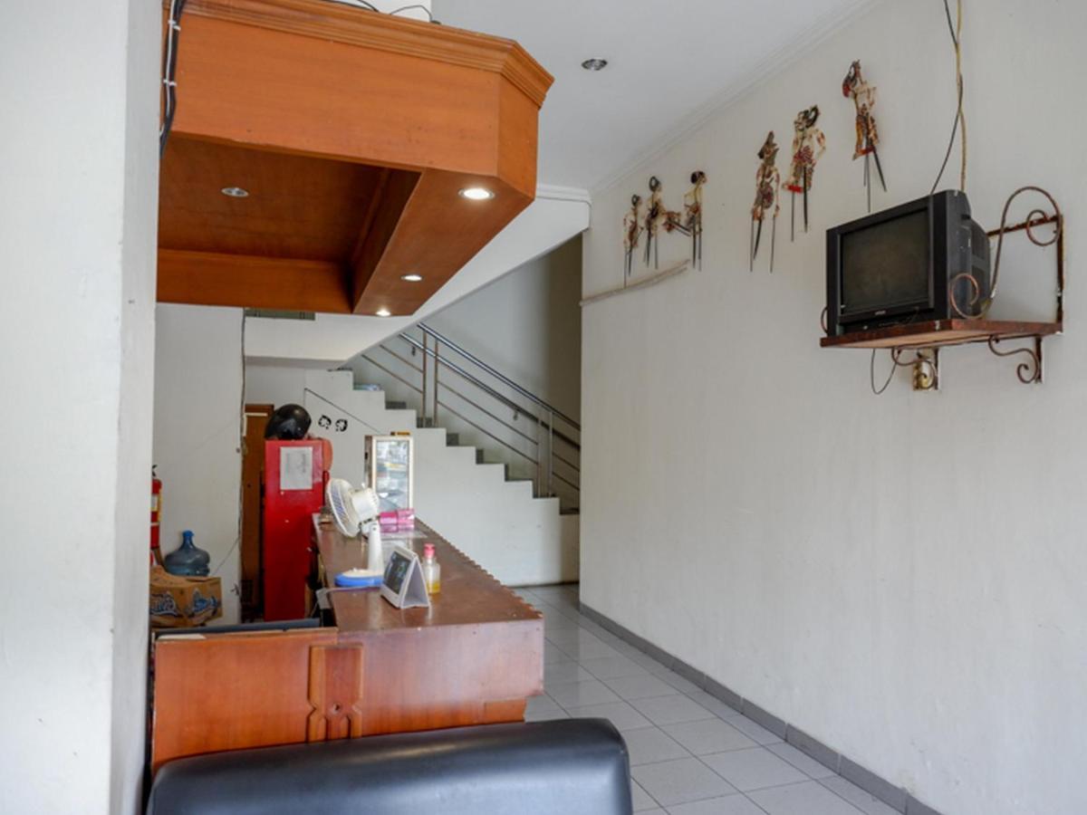 Reddoorz Near Tugu Yogyakarta Hotell Exteriör bild