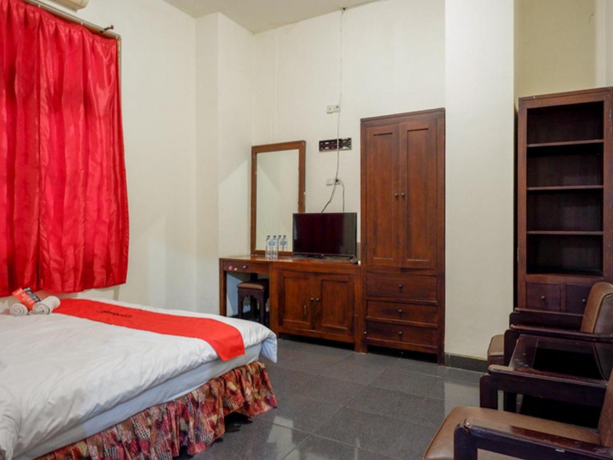 Reddoorz Near Tugu Yogyakarta Hotell Exteriör bild