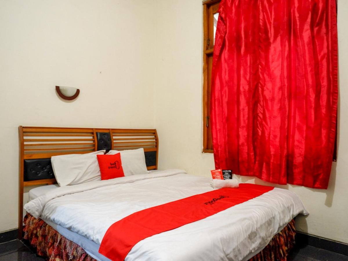 Reddoorz Near Tugu Yogyakarta Hotell Exteriör bild